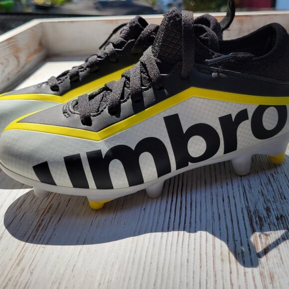 Umbro Other - Girls Umbro Soccer Cleats - Like New - Size 11